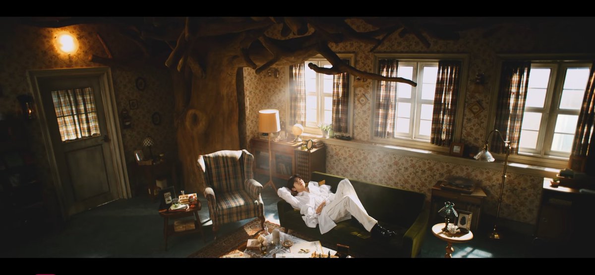 nuesvtgemini's tweet photo. the tree represents the 10 years nuest. grow big &amp; strong even made a home for them.
but the tree doesnt bloom anymore, home is breaking. they have to "leave"

then tiny sprout comes from a pot. new beginning, they want to grow as a "tree" again eventho they have to start over.. https://t.co/GNBWbcmzwQ