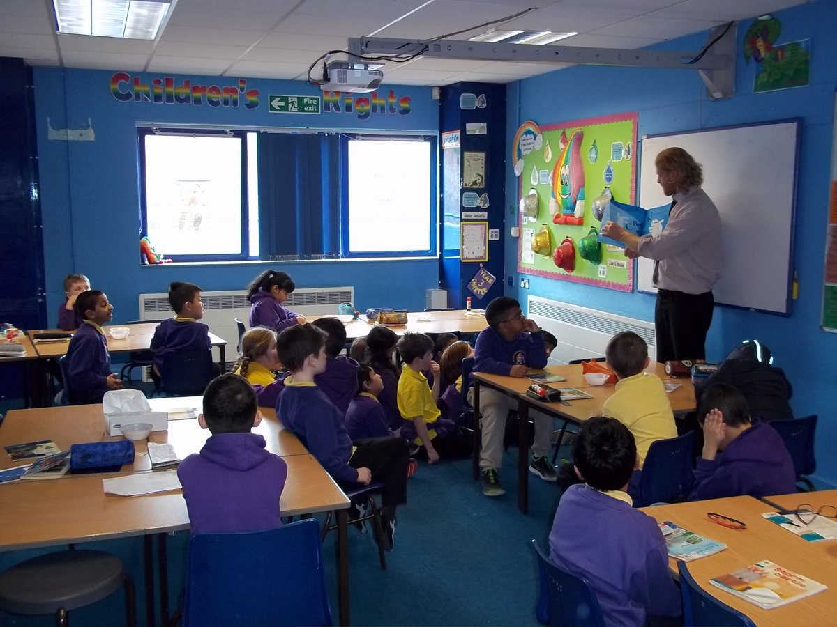 hafodprimary's tweet photo. We read the book 'Welcome' by Barroux. Then we wrote a poem on unity. #SchoolofSanctuary #hfp3 https://t.co/3F8yPPkU8V