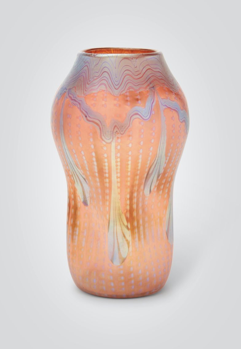tclary14's tweet photo. Lötz and lötz of activity!! Six glass vases by Lötz sold for a total of $73,000 in this morning’s #sothebysdesign sale @Sothebys https://t.co/yYztGy0zZ9