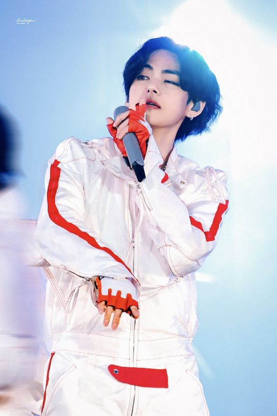 lys_206's tweet photo. suỵt..🤫🤐
#thankyouBts #BTSV #PTD_ON_STAGE_SEOUL_day3 #WeLoveYouBTS #PTD_ON_STAGE_SEOUL #PTD_ON_STAGE_SEOUL_day2 #KIMTAEHYUNG https://t.co/tlFK7Ev8Xp