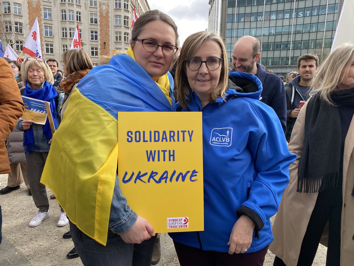 SabineSlegers's tweet photo. In Brussels In solidarity with our sisters and  brothers in Ukraine !⁦@CGSLB⁩ ⁦@ituc⁩ ⁦@etuc_ces⁩ ⁦@ACV_Vakbond⁩ ⁦@vakbondABVV⁩ https://t.co/uH0UFyav9m