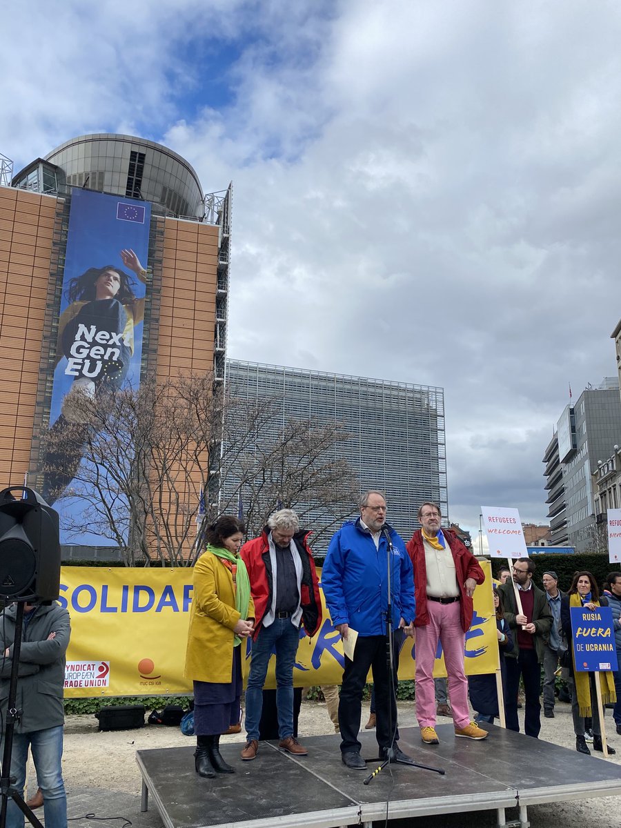 SabineSlegers's tweet photo. In Brussels In solidarity with our sisters and  brothers in Ukraine !⁦@CGSLB⁩ ⁦@ituc⁩ ⁦@etuc_ces⁩ ⁦@ACV_Vakbond⁩ ⁦@vakbondABVV⁩ https://t.co/uH0UFyav9m