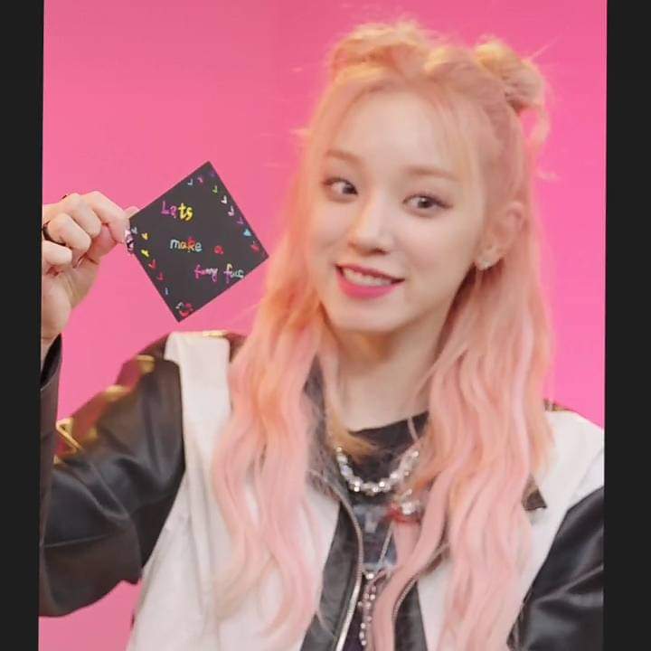 cyramoonlight's tweet photo. 🦒YUQI🦒

#NOW #I_NEVER_DIE #GIDLE_TOMBOY #GIDLE #TOMBOYoutNOW https://t.co/XqxYOvdx0j