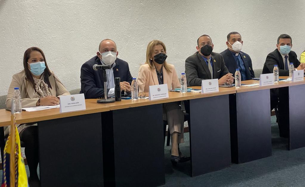 AlfonsoCamposJ's tweet photo. #15Mar | Desde la sede de la Contraloría Gral de Vzla, el Comité de Postulaciones Judiciales de la AN, presenta ante el Poder Ciudadano lista de los 271 postulados a Magistrados, Insp Gral de Tribunales y Director de la Escuela de la Magistratura. Dando cumplimiento a la Ley. https://t.co/GdJ0wFyZmW