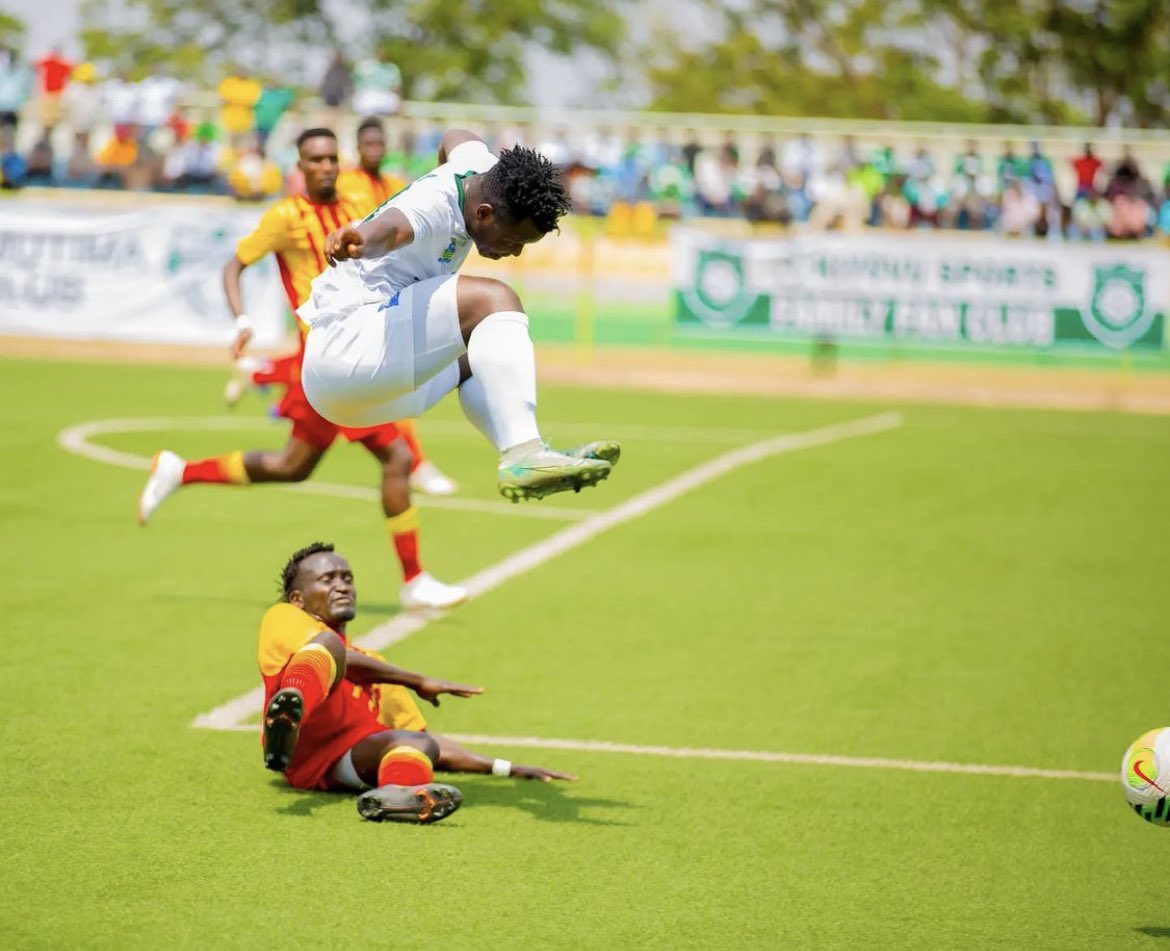 kiyovu_sports's tweet photo. 🟢𝑯𝒆'𝒔 𝒐𝒏𝒆 𝒐𝒇 𝒐𝒖𝒓 𝒐𝒘𝒏! 🟢
#Amissi aka #Coutinho
He jumped higher than the height of the crossbar which is 8ft.. 😀
This dude🤩
#PNL⚽️| #𝙪𝙧𝙪𝙘𝙖𝙘𝙖🍀| #𝗸𝗶𝙮𝙤𝗩𝘂💚
🟢𝗚𝗥𝗘𝗘𝗡 & 𝗪𝗛𝗜𝗧𝗘⚪️ https://t.co/CdQbH2wWXE