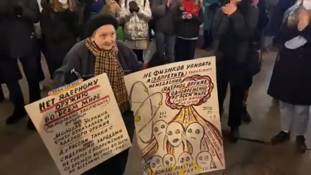 LPerenzoni's tweet photo. #YelenaOsipova #MarinaOvsyannikova #brave #women donne coraggiose arrestate per aver scritto e urlato la verità, si sono ribellate alla menzogna di #Putin . #truth #Freedom #FreeUkraine #StopTheWar #Ukraine #UkraineRussiaConflict #StopPutin https://t.co/qibsv8Noi1