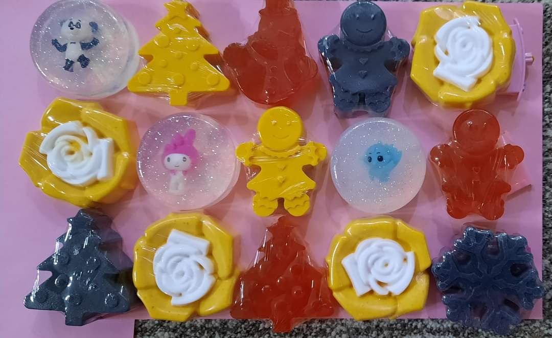 Egchiin maani byatshan business iig demjeed uguuch #RETWEEET
Ийм хөөрхөн Цэцгэн хэлбэртэй чацарганатай саван хийлээ.
Hand made
💯  Цэвэр байгалийн гаралтай түүхий эдүүдээр хийсэн бүх төрлийн арьсанд зориулагдсан нүүрний эко саван
Utas: 99062083