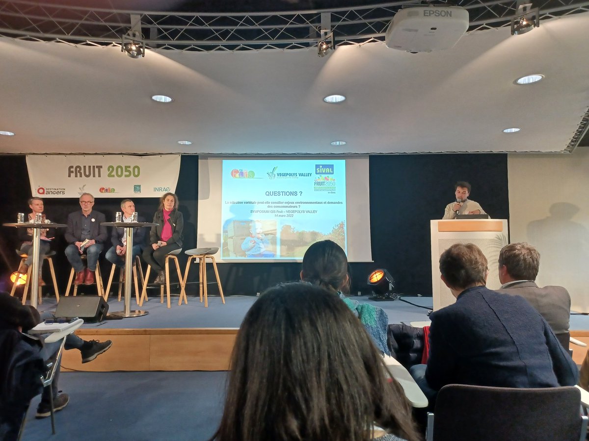 The discussion of the symposium [VVGISFSYMPOSIUM], moderated by Alexandre Ploteau, during #Sival22 gathers a panel of diversified speakers with their visions and approaches (François LAURENS,INRAE/Claude COUREAU,CTIFL/Didier CRABOS,COFRUID'OC/ Delphine TAILLIEZ,APRIFEL)