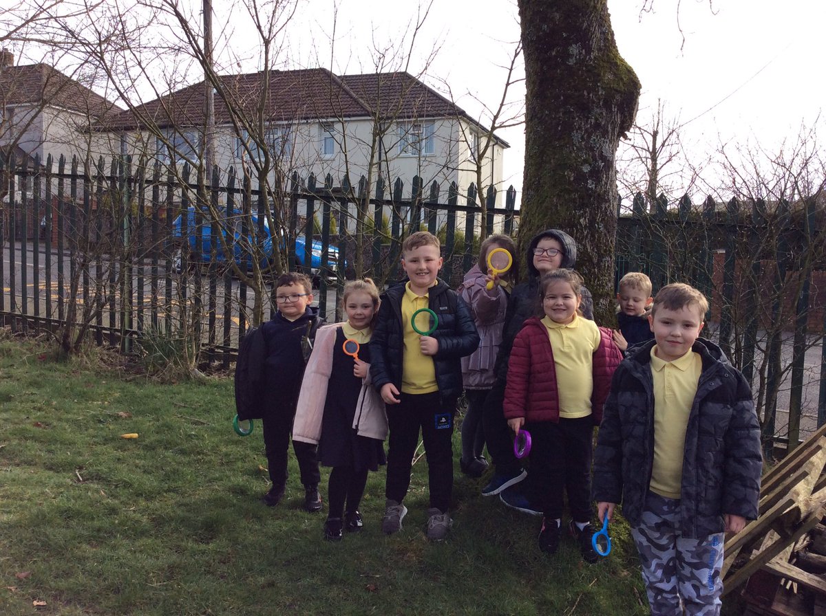 MrsConway01's tweet photo. We enjoyed being ‘Nature Detectives’ observing plants around the school. We discovered ‘Lichen’ we then researched using our ThinkPads 👨🏻‍💻 @fcwpa @SharonPascoe123 https://t.co/kboOlRbarh