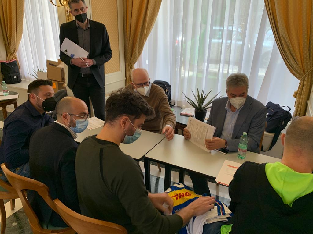 Federvolley's tweet photo. In corso di svolgimento a #Roma i lavori della seconda parte del corso nazionale per team manager a indirizzo tecnico sportivo. I corsisti stanno partecipando in presenza dopo la prima parte da remoto. https://t.co/O7jx3d4mKx