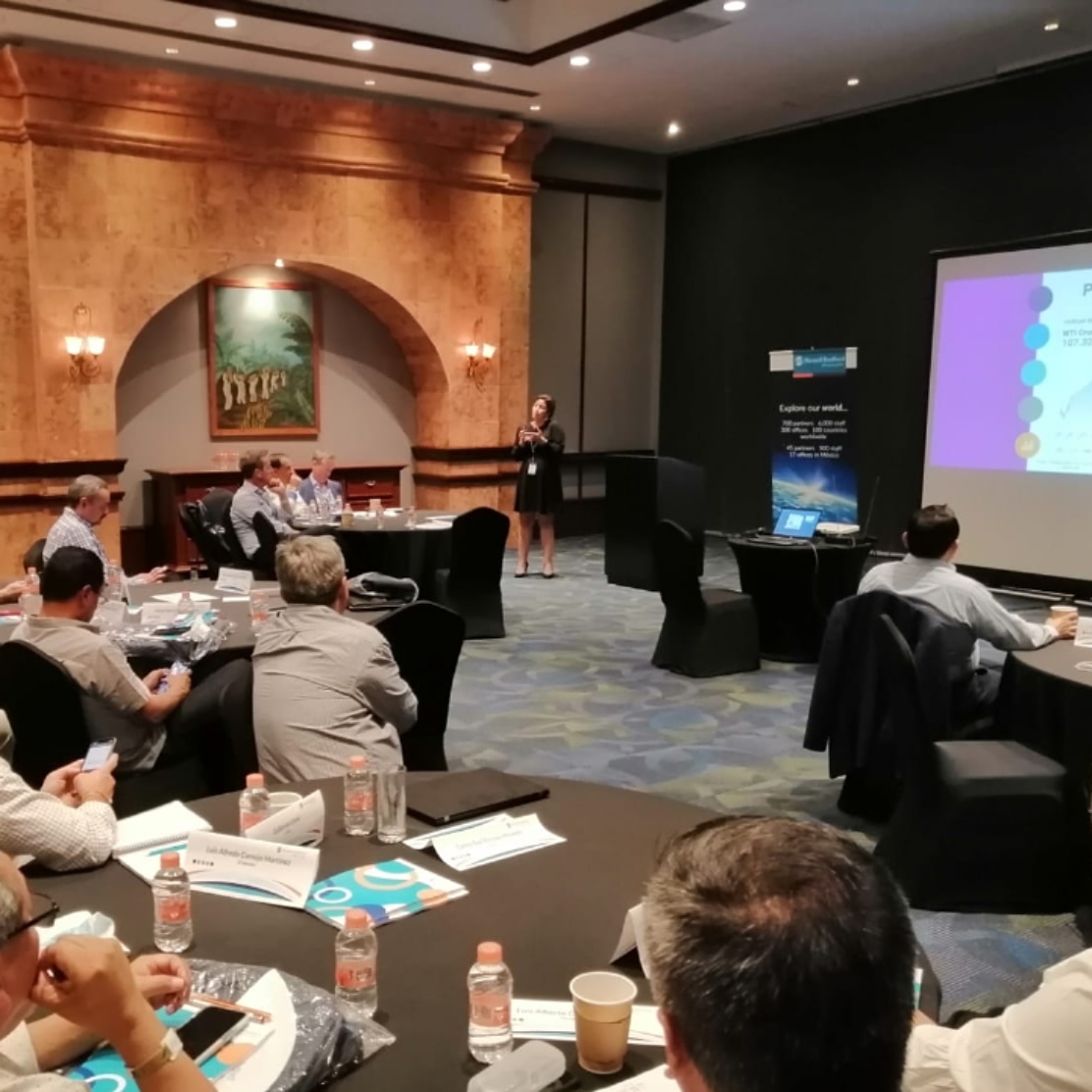 anafrancosoto's tweet photo. Feliz de haber compartido visión sobre el Contexto Económico Regional para 2022 con socios en el marco de la Conferencia Iberoamericana de nuestra red #russellbedfordinternational #takingyoufurther porque nos hace potentes conocer la realidad local, con visión global #glocals https://t.co/rwuSJIHVKV