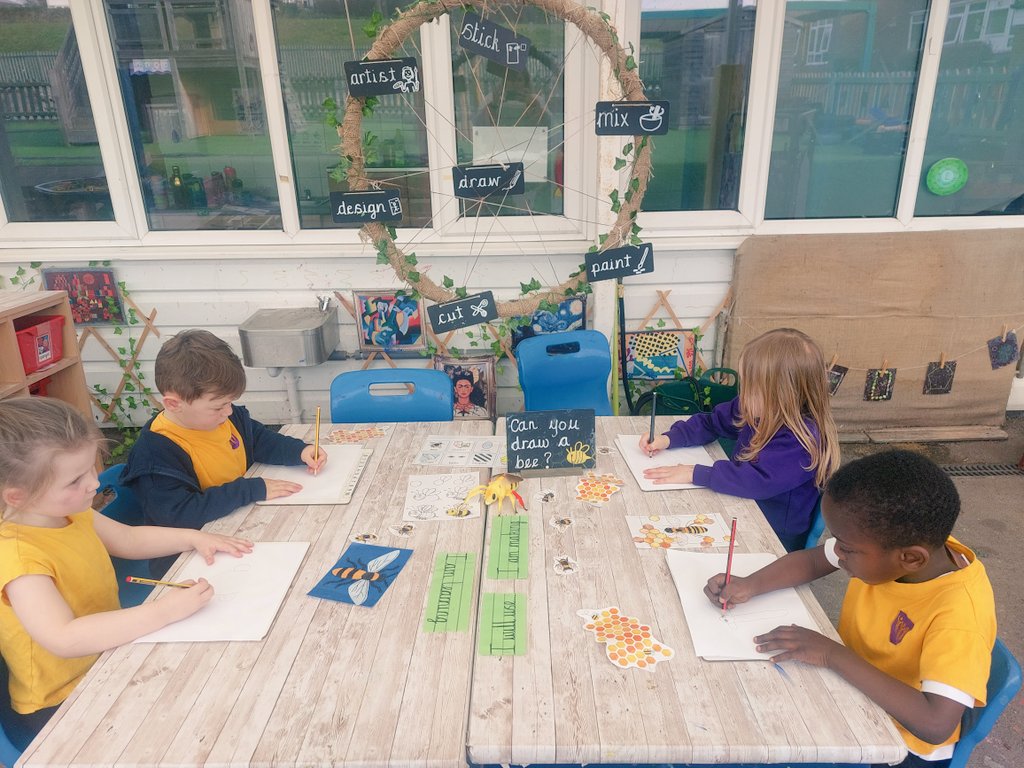 eps_diamond's tweet photo. This week we have been learning how to draw bees. We used our prior learning to talk about why a bee needs each part of its body. 🐝🐝🐝 https://t.co/kmdlhKHCBB