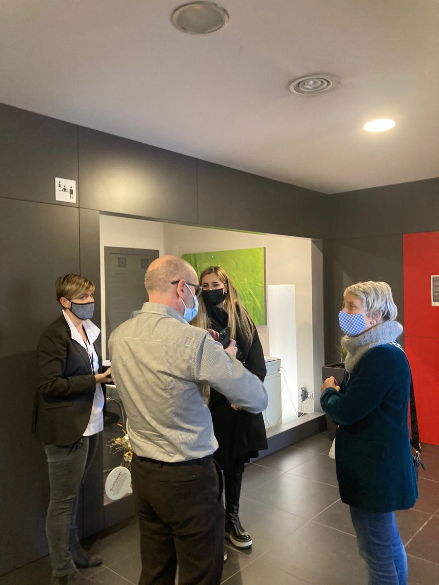 SeminariVic's tweet photo. Avui ens ha visitat la delegada del govern de la @govern , @RosaVestit per mostrar el caràcter #formatiu de l’edifici.
👉 https://t.co/o5OMBqFzpy https://t.co/r7GycMcyvB