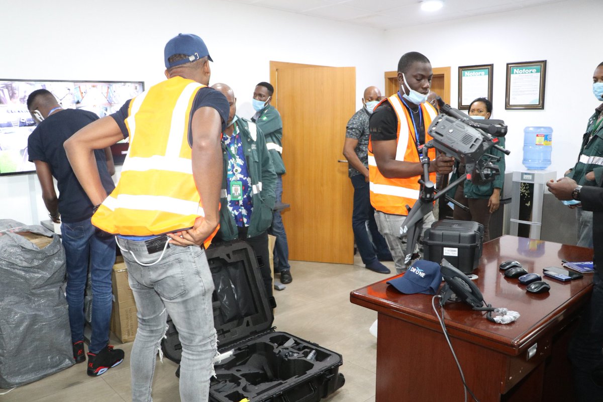 a_samson_g's tweet photo. setting up a drone security surveillance for a reputable chemical plant in Nigeria.
I used the awesome industrial DJI matrices 300RTK which as an endurance of up to 50 minutes on the sky, using the two TB30 batteries at the time.
#Olamide𓃵 #UbaSaniDiclaration National Grid https://t.co/4hI5Rj3o2D