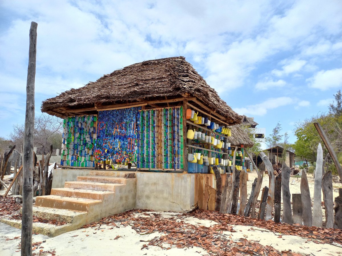 kabibisofiaSDG7's tweet photo. Some photos from a demonstration site that @theflipflopi did in Lamu. Looks pretty colourful,  on the flipside though this shows that plastic is a major threat for our #Oceans and other critical ecosystems. Look at all that plastic  #BeatPlasticPollution https://t.co/KgfUmm2ZFV