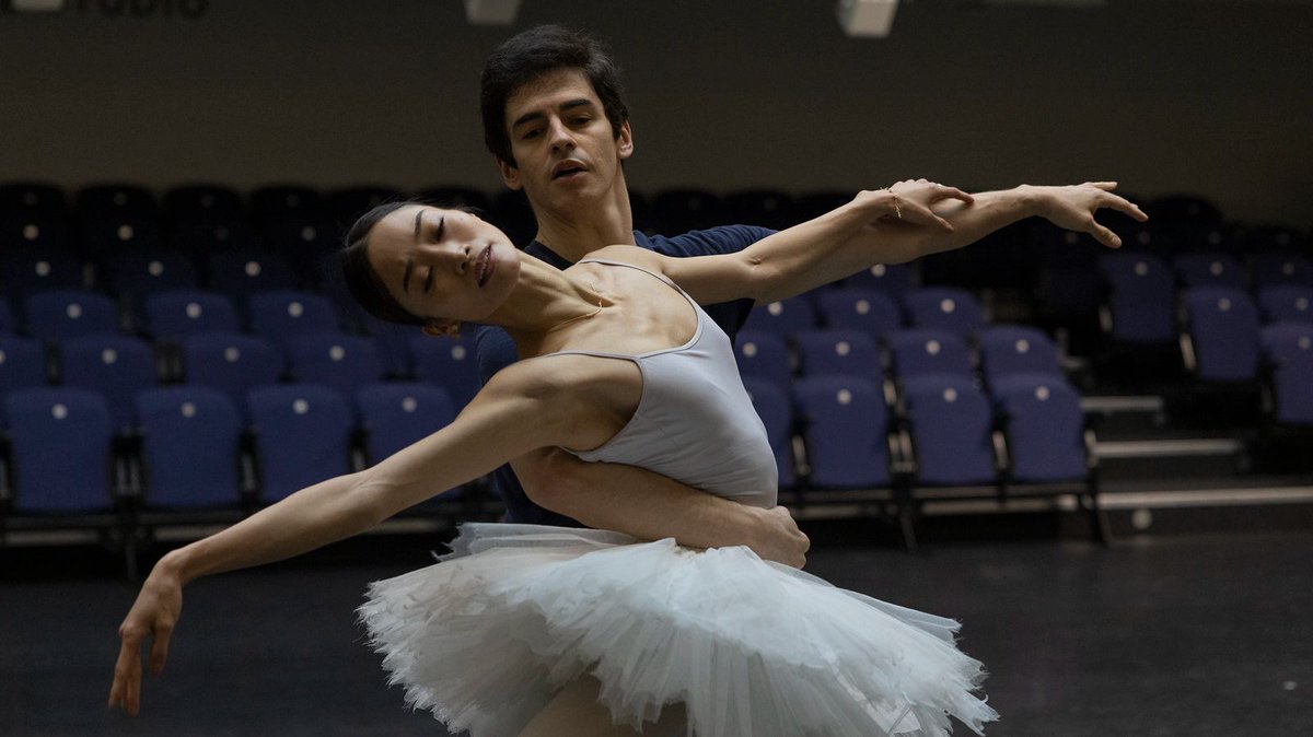rbo_org's tweet photo. 📸 A few rehearsals photos from Swan Lake!

Marius Petipa and Lev Ivanov’s classic reimagined by Liam Scarlett features glorious dancing 🦢

Tickets: https://t.co/rzSweuGuOj

#RoyalOperaHouse https://t.co/vuaeKKSRqp