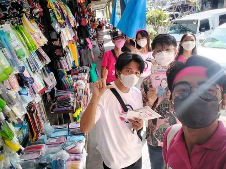 supremecarrel's tweet photo. I'm from Team Leni - La Union. As u all know, sobrang hirap tumindig dito sa norte pilit kaming sinasama sa sinasabi nilang solid north. hirap kaming maghanap ng donors at paubos na ulit ang funds namin, di na namin alam saan huhugot pa. 

help us raise funds by retweeting this. https://t.co/hdeQTEZlLi