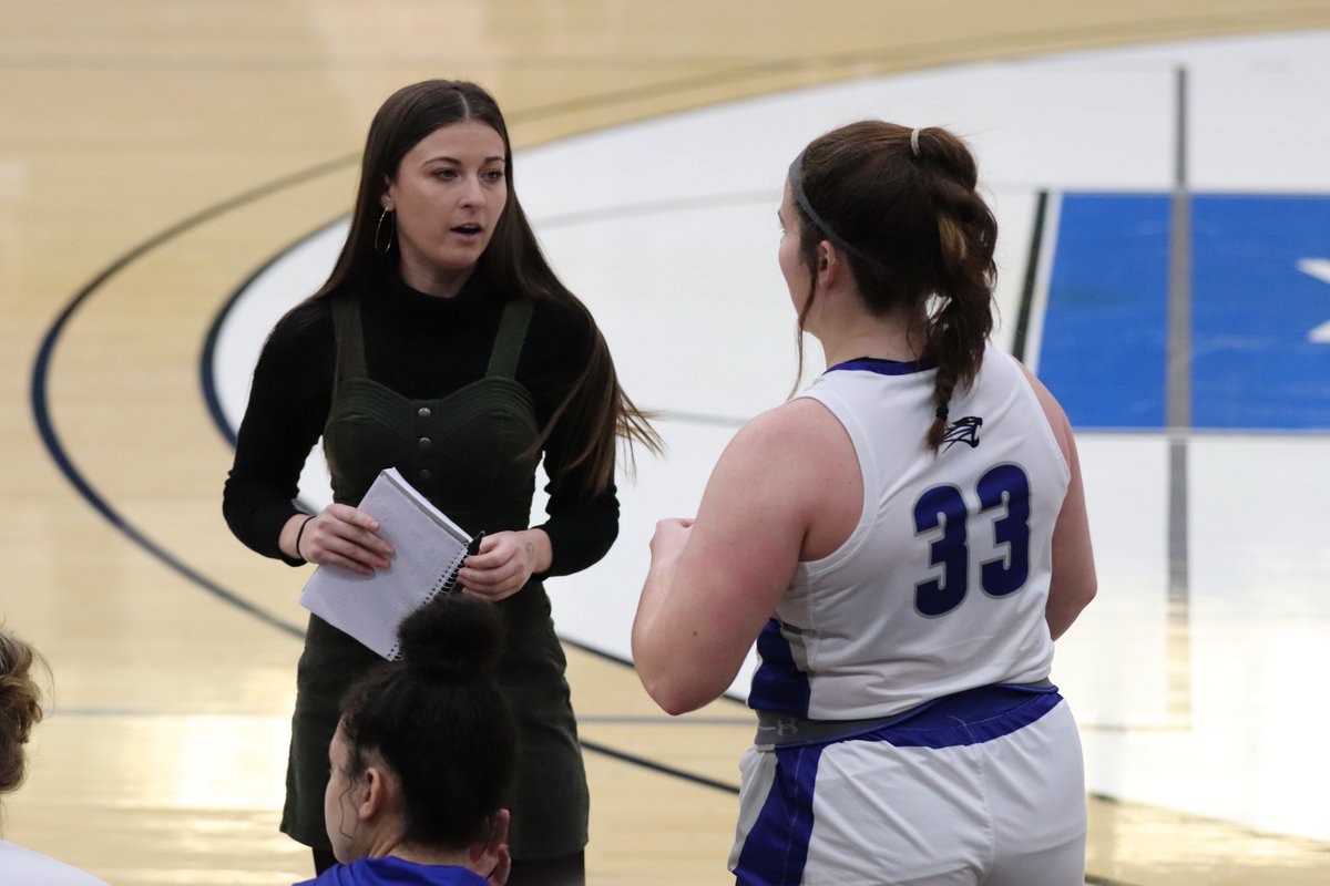 LadyCougBBall's tweet photo. HAPPY BIRTHDAY to ex-player and current coach @BUCK_it_up. After an outstanding career with @sfcougars, she came back to help coach, while working as a nurse AND going to NP school at @USFFW. She's a very busy woman but we are so thankful she decided to give back to the program. https://t.co/29zaXUql1s
