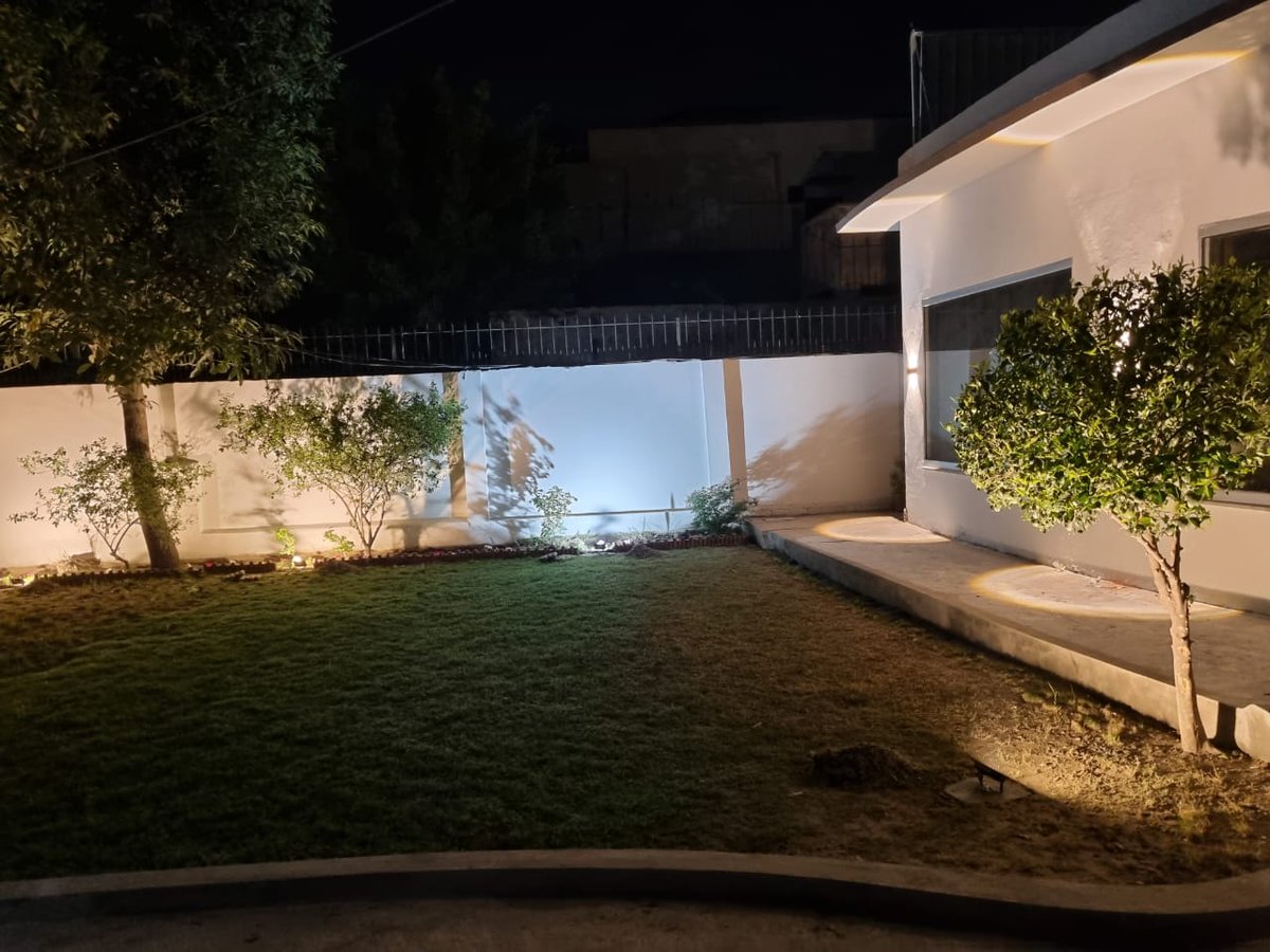 KZalmay's tweet photo. KSH at night time https://t.co/5xtK3biP4T