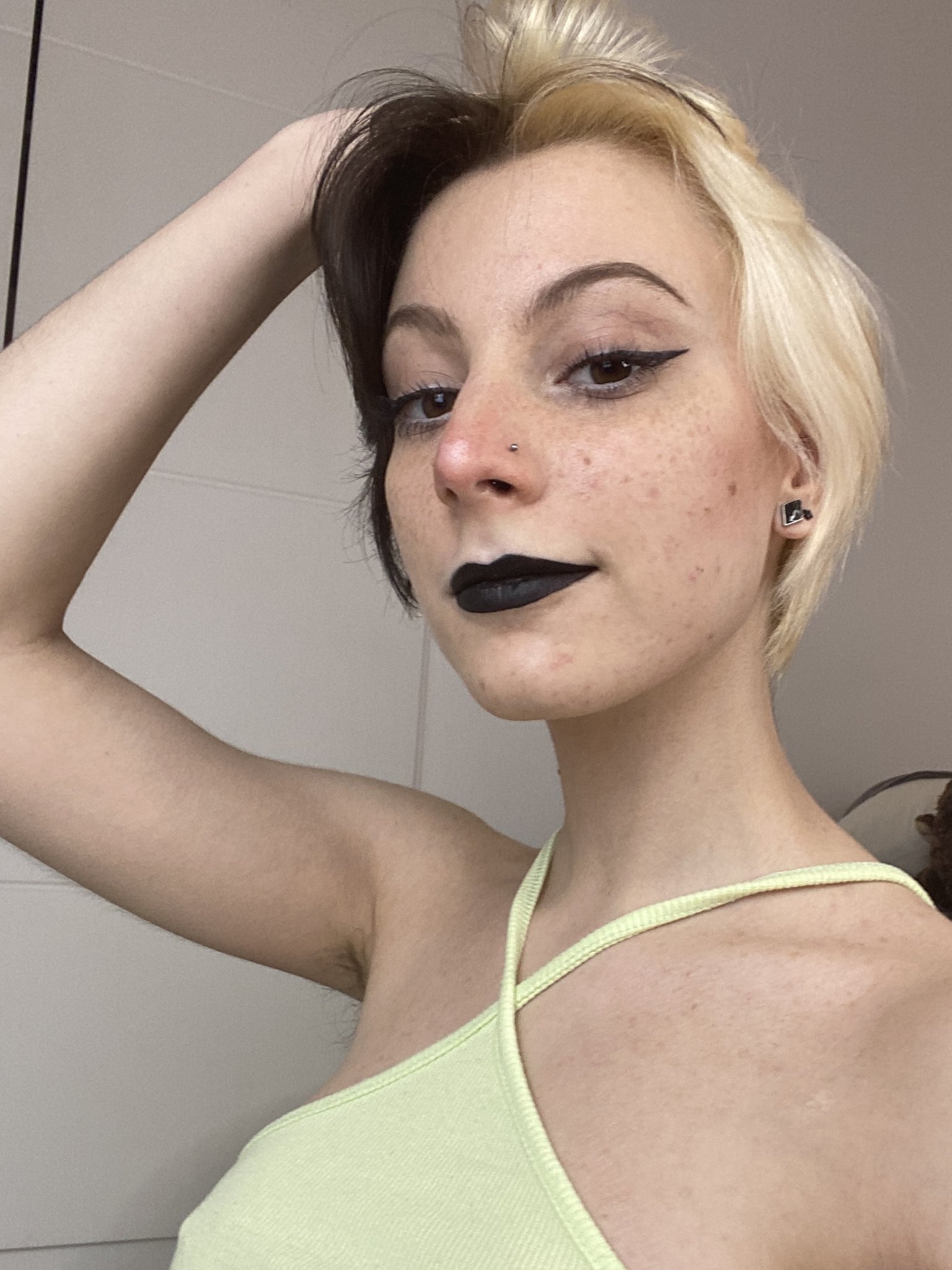 Lottie ☁️ $4.99 OnlyFans on Twitter: "Je serais en live sur @ManyVids d