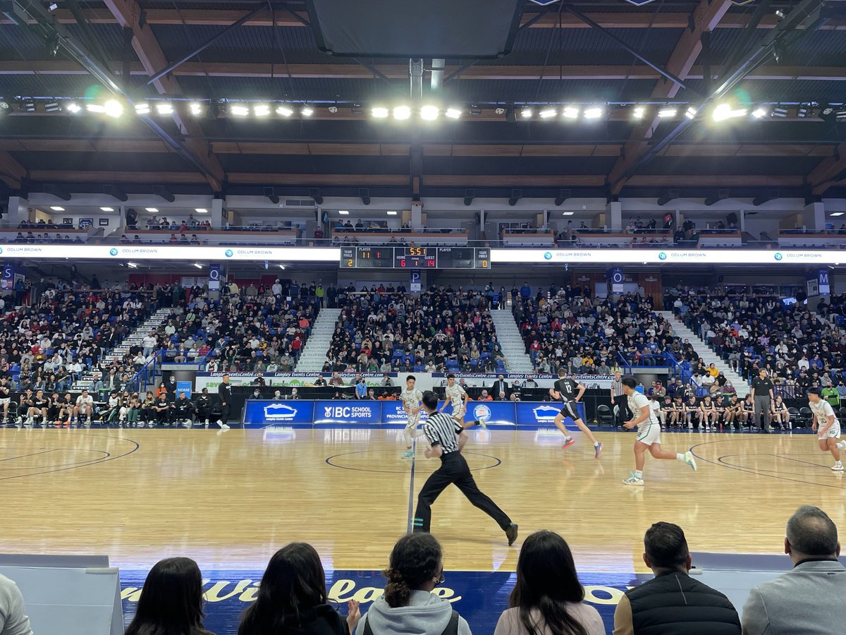 skaita16's tweet photo. 2022 BC High School Basketball Championships
Thanks @LangleyEvents, @TFSETV, @FVBandits, volunteers, staff, and students of @sd35brookswood, @BritSecondary, and @Tamanawis. You did an amazing job, and I’m honoured to have worked alongside you.
#HypeMan #Announcer #ChanceMoment https://t.co/akGeSpFc2w