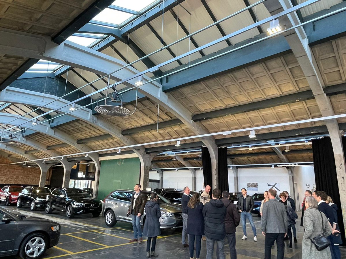 Onze deelnemers bezochten vorige week de voormalige Tinfabriek in Naarden (1956-2017). Autodealer Willem Jan van der Burg en architect Michael Noordam gaven het pand een nieuwe bestemming. Lees hier meer: nrpacademie.nl/artikelen/ande…