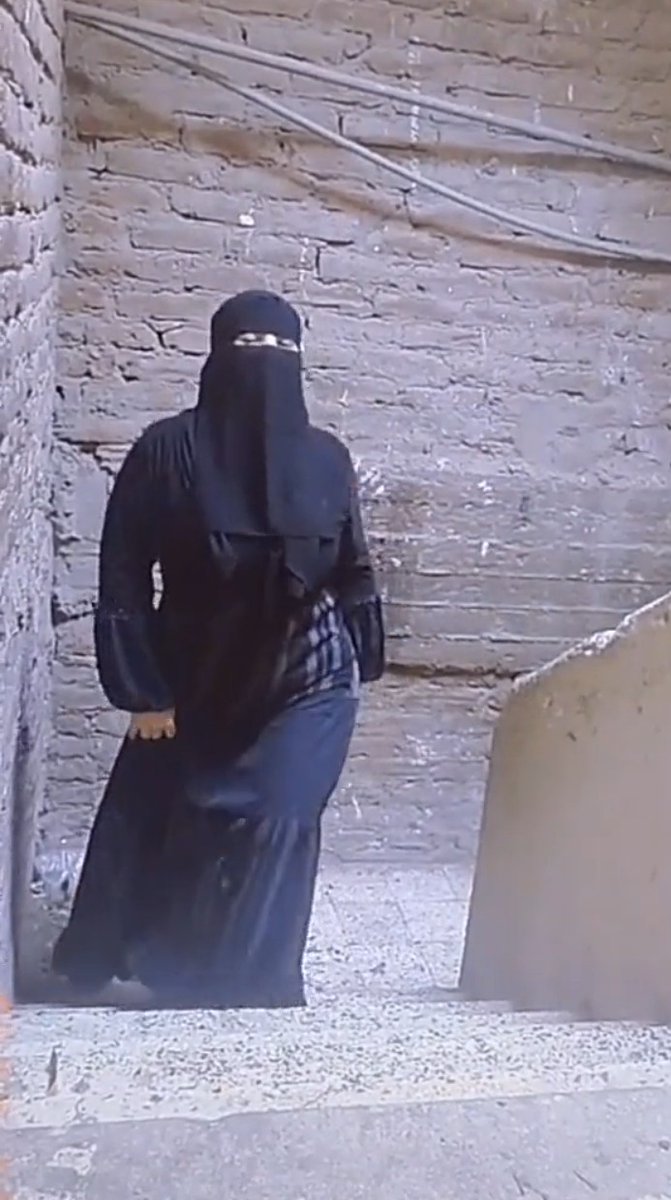 مين هنا منقبه ملتزمه بتخرج من غير اندر