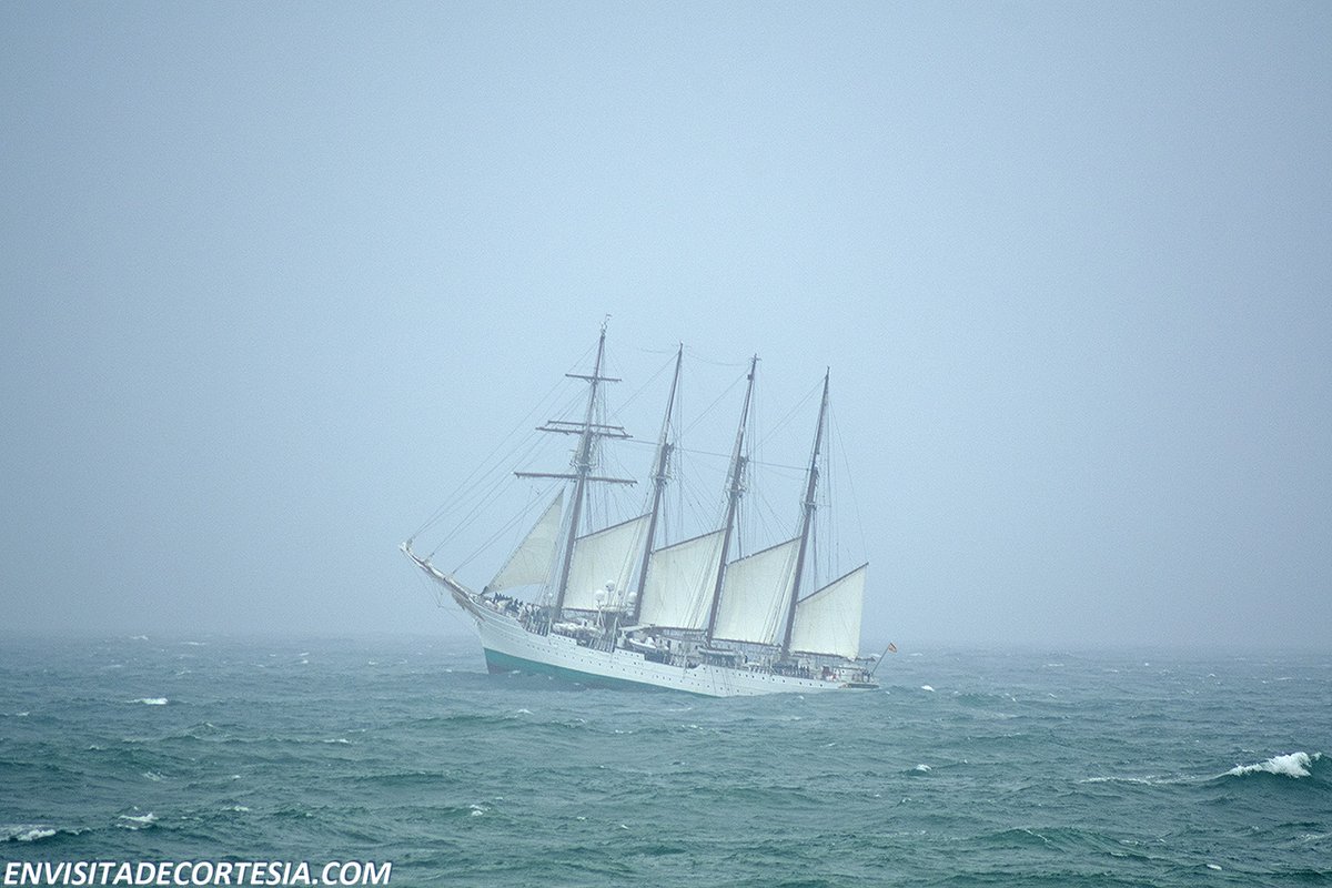Visita_Cortesia's tweet photo. Pero antes de entrar el Elcano ha realizado una pasada por delante de la costa de Barcelona y la mala mar no se lo ha puesto nada fácil... https://t.co/mEhc4YvIaB