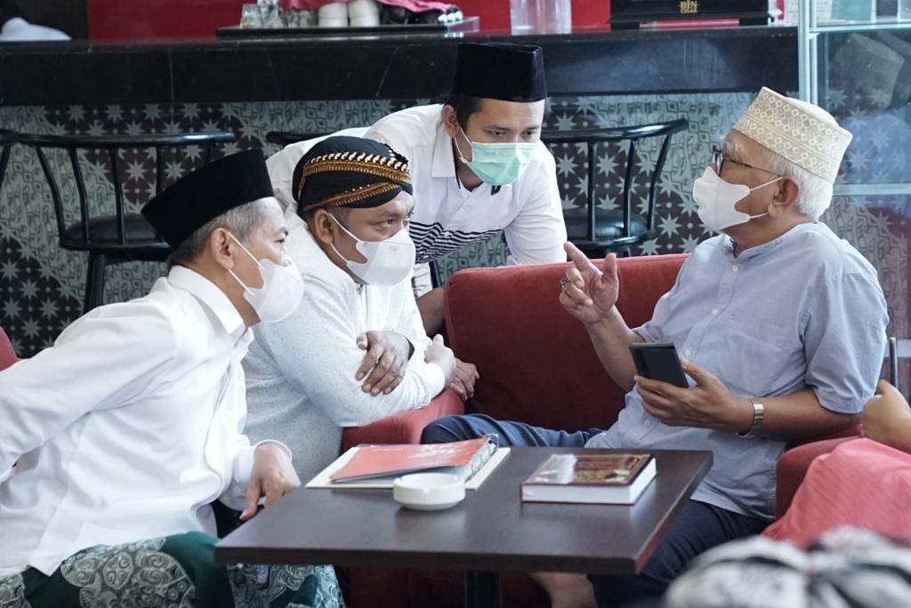 nabilharoen's tweet photo. Apa jadinya kita semua tanpa beliau. Seperti anak panah yang kehilangan busur. Tak mampu melesat menuju kesejatian hidup. https://t.co/vCMqB2Ao3h