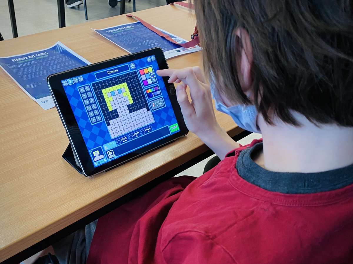 medien_monster's tweet photo. Gestern: #Game-Design-Workshop für die #JuniorUni in @Essen_Ruhr. War mal wieder spannend zu beobachten, auf welche Ideen Jugendliche kommen. Sind ganz traurig, dass der Kurs schon wieder vorbei ist. 🕹 @Essener_Wifoe https://t.co/p6a8N6hyh9