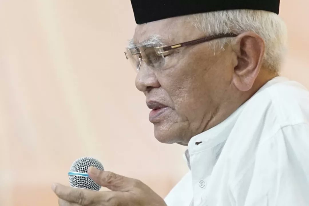 nabilharoen's tweet photo. Jika ada air terjun yang tak pernah kering, beliaulah orangnya. Jika ada sepoi angin yang tak berhenti memberi kesejukan, beliaulah orangnya. Jika ada lentera yang tak mau padam untuk terus menerangi jalan, beliau jugalah orangnya. https://t.co/duNgnkmE07