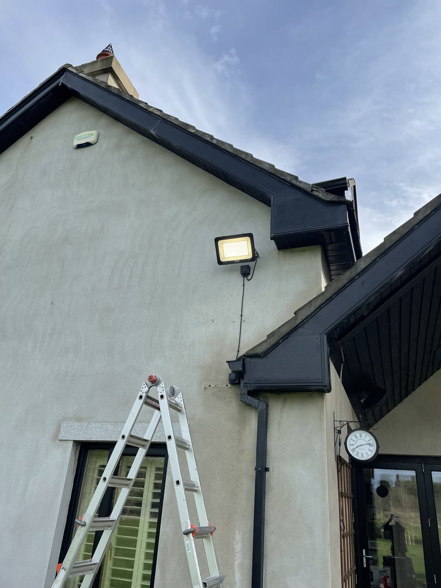 Acrobatirl's tweet photo. Installing NEW LED Floodlight in Oldtown Co.Dublin . https://t.co/CSdJeh8xvd https://t.co/0aB4OA51SE
