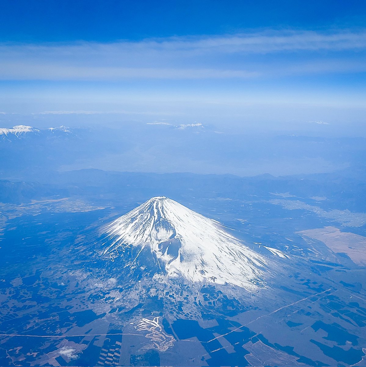 MEndlessjourney's tweet photo. 飛行機からの富士山、いつみてもサイコー✨

#富士山 #飛行機 #雪 #landscape #natural #誰か見せたい風景 #旅行が好き #simple #free #neutral https://t.co/v7O6iyuQB2