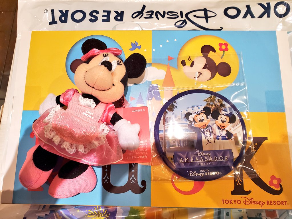 あかぴょん ディズニー飯とミニー目的で3 3 22 3 27 3 30 イン これがうめさんのキングダムハーツグッズの動画 この時は種類も品も豊富だったけど 今はだいぶ減ってました 動画内でスーベニアメダルの案内が有り難かったぁ T