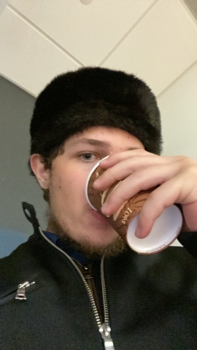 KyeGomezB's tweet photo. It’s 50 degrees in the office I’m fucking freezing https://t.co/QQsSafXc5O