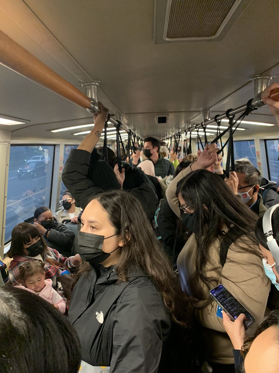 TMI_TMR's tweet photo. This is @SFBART today DURING A PANDEMIC because their trains are as delicate as tissue paper. Thought they might have taken the pandemic as an excuse to make much needed upgrades to stability but apparently not. https://t.co/jFUnvCvrs7