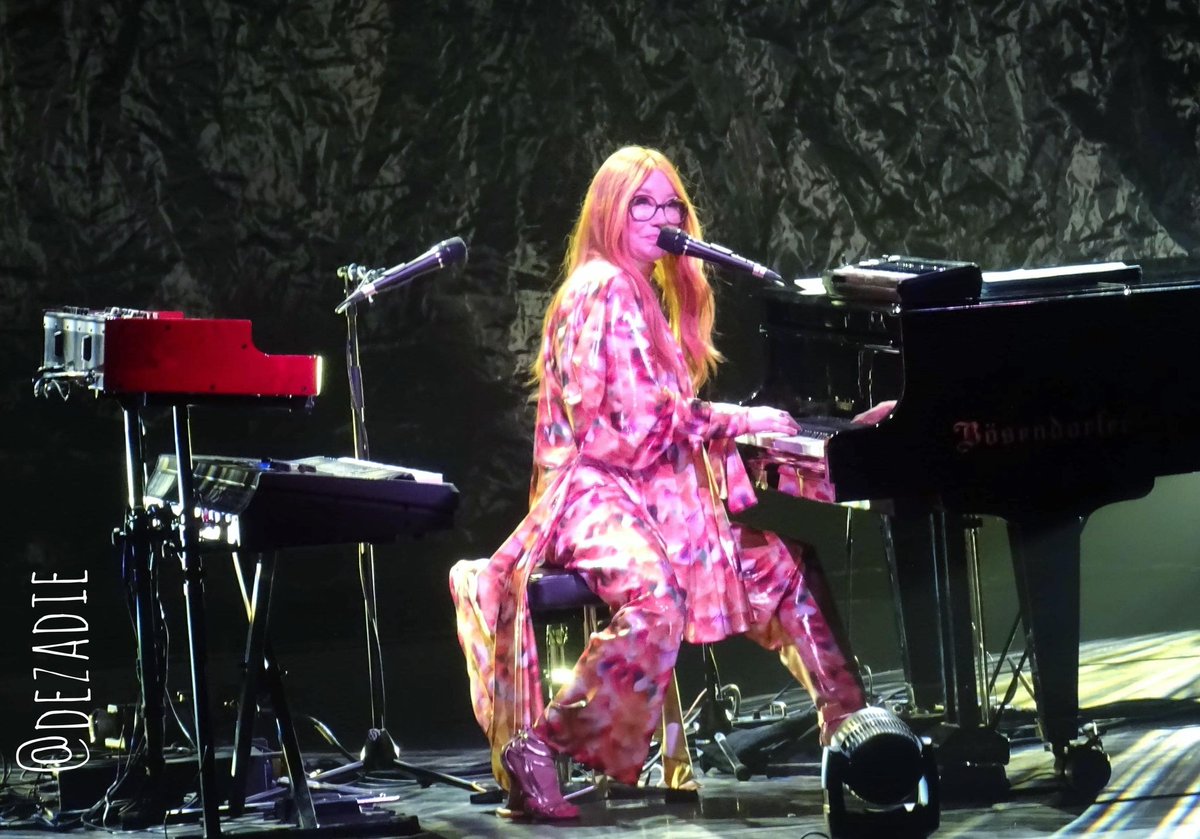 On Saturday night we spent an amazing evening with the fantastic and talented Singer / Songwriter @toriamos at the @LondonPalladium, it was a night like no other night. Tori is unique in every way, and her new album 'Oceans to Oceans' is simply a masterpiece. Photo's by @Dezadie