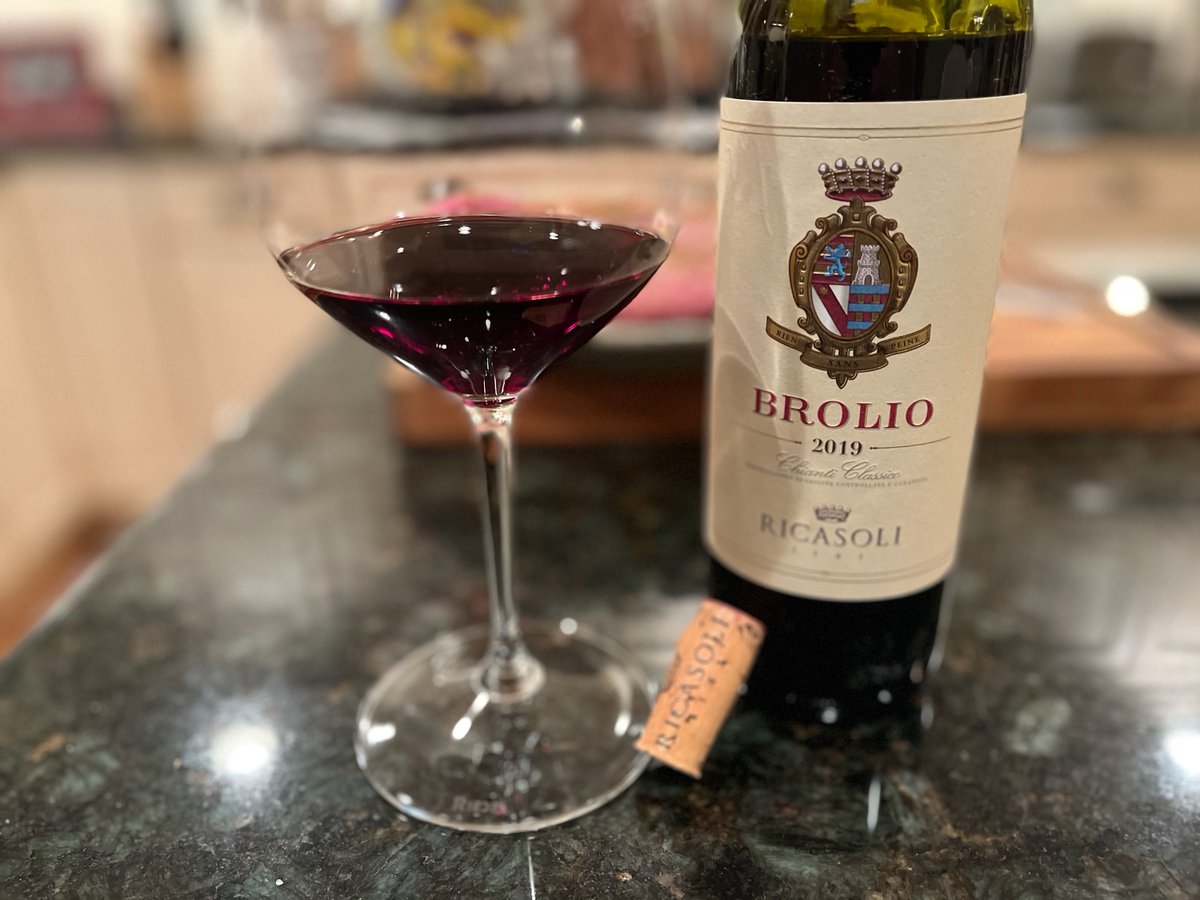 JohnMFodera's tweet photo. There's lots to like! #Tuscanvines @ChiantiClassUSA @chianticlassico @RiecineOfficial @garyswine @garykeet @Gary_Hargreaves @nsgarn @SLBriscoe @OCGreekGrl @Liam3494 @wineaostories @wineworldnews @LongeneckerBob 

Chianti Classico: Current Vintages Part 1 https://t.co/5PByl3GhDW https://t.co/QCTru7kgW9
