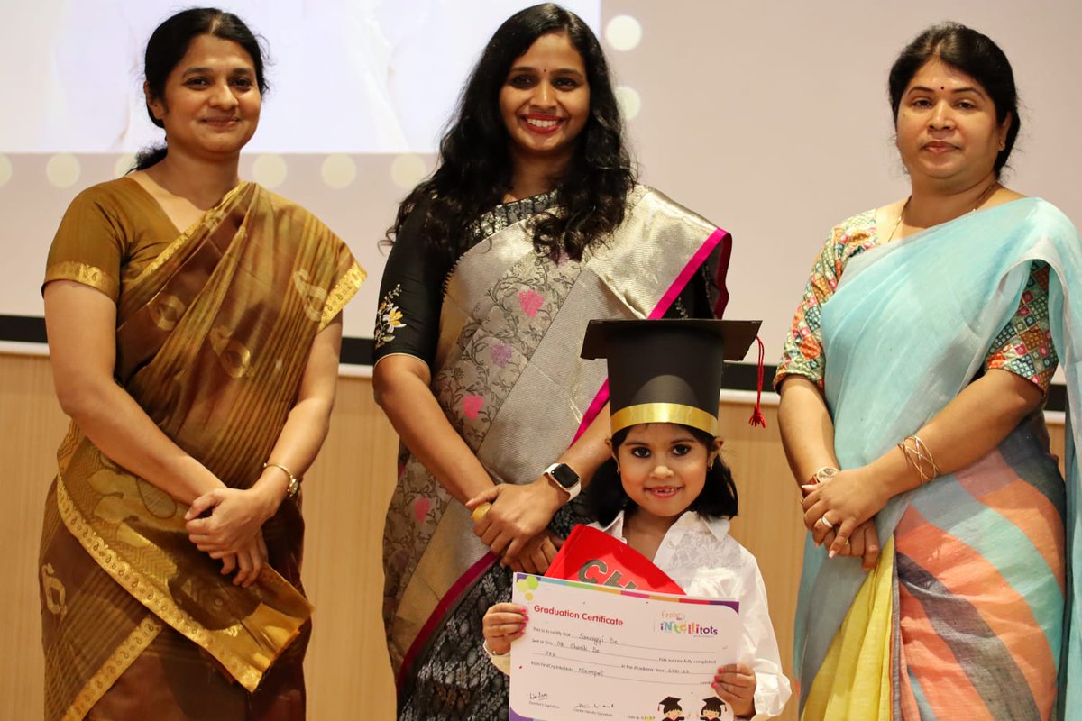 MihiNihar's tweet photo. GRADUATION SERIES
•
•
•
•
•
#graduationday🎓 #graduation #graduationceremony2022 #convocation #convocationceremony #graduationdays #graduationseries #feelingblessed #proud #graduated #promotion #promotionday #convocationdress #convocationday🎓 #mihi #mihiandnihar #mihinihar https://t.co/uvwsNEP0iV