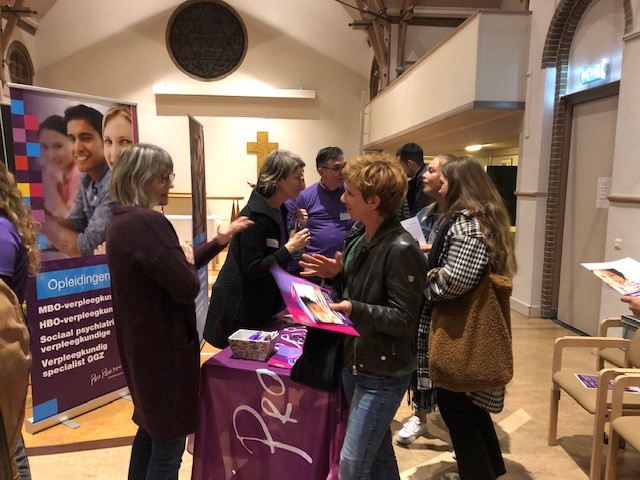 propersonaggz's tweet photo. 10 mrt was het zover de opleidingsmarkt voor verpleegkundig talent! Het was een inspirerende avond waar geïnteresseerde werden geïnformeerd over de opleidingsmogelijkheden

Heb je deze avond moeten missen en ben je wel geïnteresseerd? Laat van je horen via academie@propersona.nl https://t.co/qyIlMfuTd4