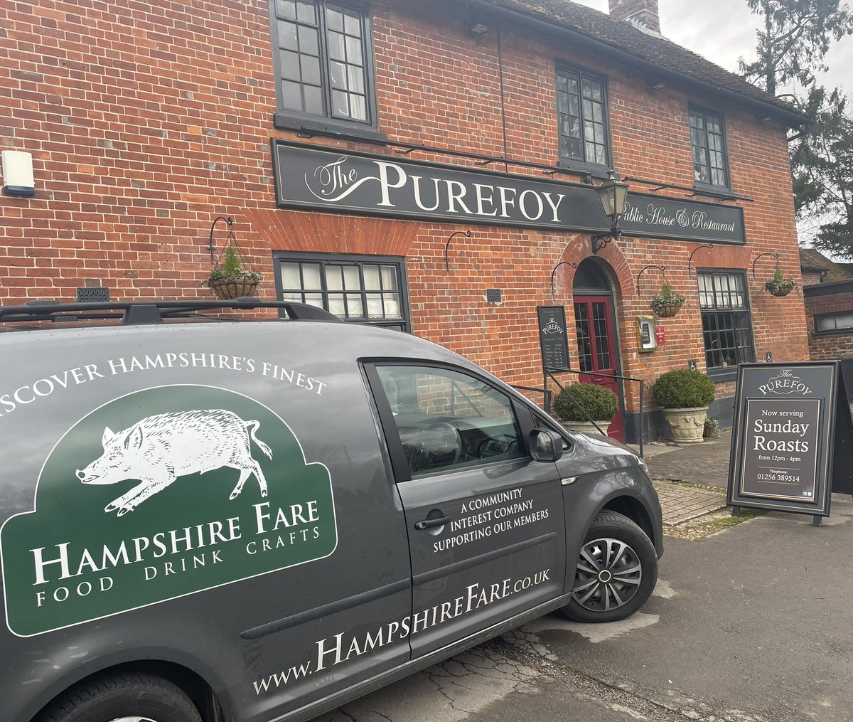 HampshireFare's tweet photo. Did you hear @NewForestFruit this morning @BBCRadioSolent We are enjoying their Asparagus this week with chef @Gordonstottchef A few surprises coming soon! Thanks @thepurefoyarms https://t.co/vqLPidb7Nd