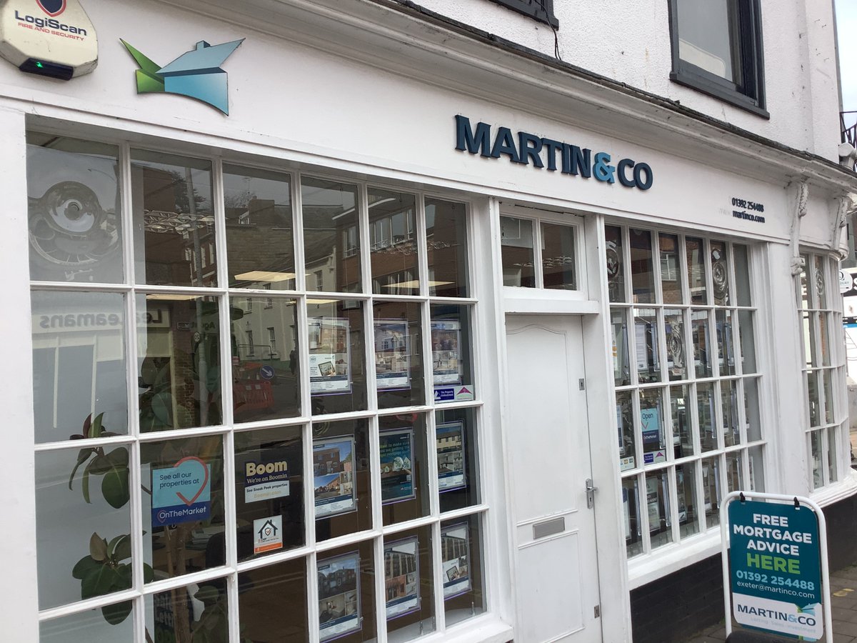 martincoexeter's tweet photo. 🏡Our team is preparing for a Landlord meeting. 🔑 Thanks to @OnTheMarketCom we have lots of tools to help us. Including their new market appraisal guide which is the best out there! Go check it out!
Fingers crossed our meeting goes well! 🤞😁
#otmspringclean #Landlords #exeter https://t.co/pzvkx8AZ4X