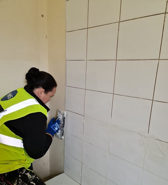 HMSinfo's tweet image. Loving the commitment from Vicky who joined us for experience following a #womeninconstruction programme with @TorusFoundation Vicky enjoyed it that much she returned for an extra week to see the void completed &amp;amp; handed over

#tileinstyle #groutthroughout #handoverneverindoubt