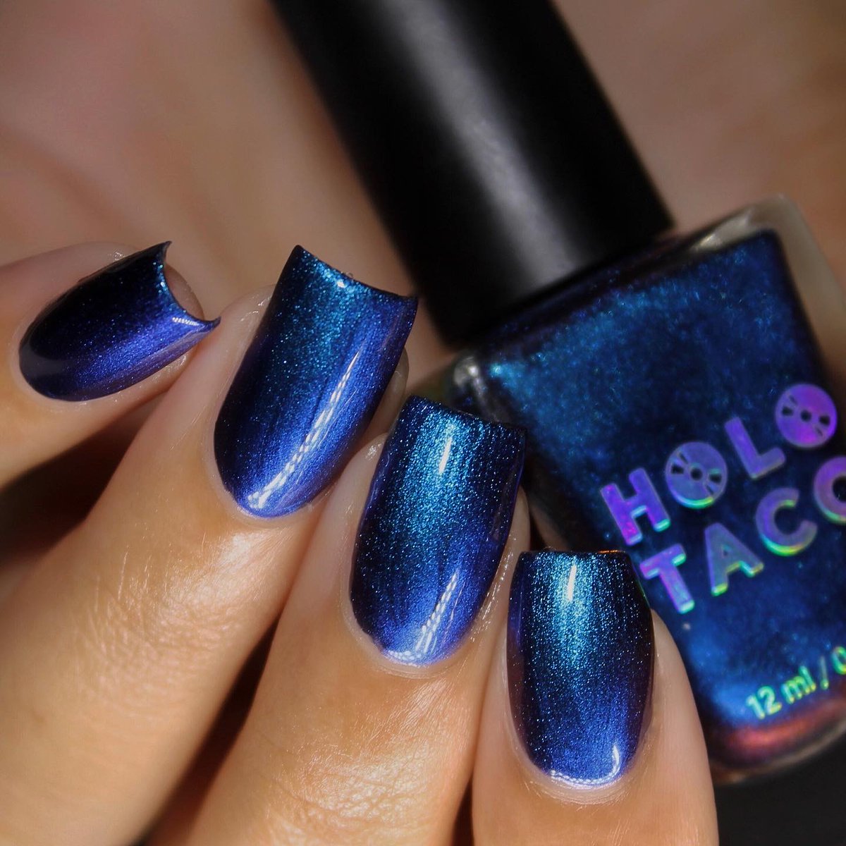holotaco's tweet photo. You might think your nails are cool 😎 but Blue Ain’t Slick until you’ve worn this multichrome! 💙💅
📸: aanchysnails
#blueaintslick #holotacomultichrome #holotaco 💿🌮 https://t.co/lvsVhDcHbd