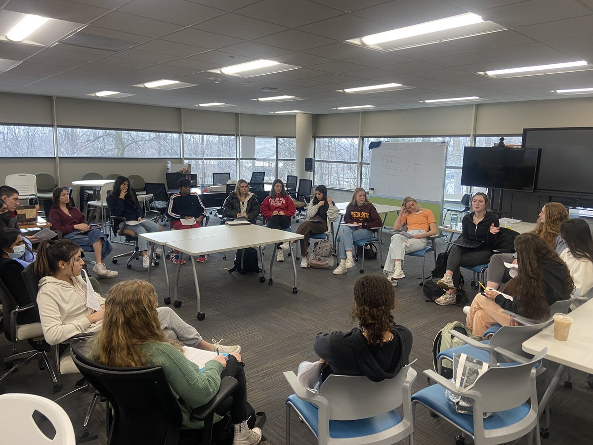 Medical/transplant ethics Socratic seminar with block 2! Great discussion surrounding organ transplants and how to avoid bias. #ExperientialLearning <a href="/launch_sde/">LAUNCH in Elmbrook</a> <a href="/BEHS_SDE/">Brookfield East</a> <a href="/BCHS_SDE/">Brookfield Central HS 🇺🇸</a>