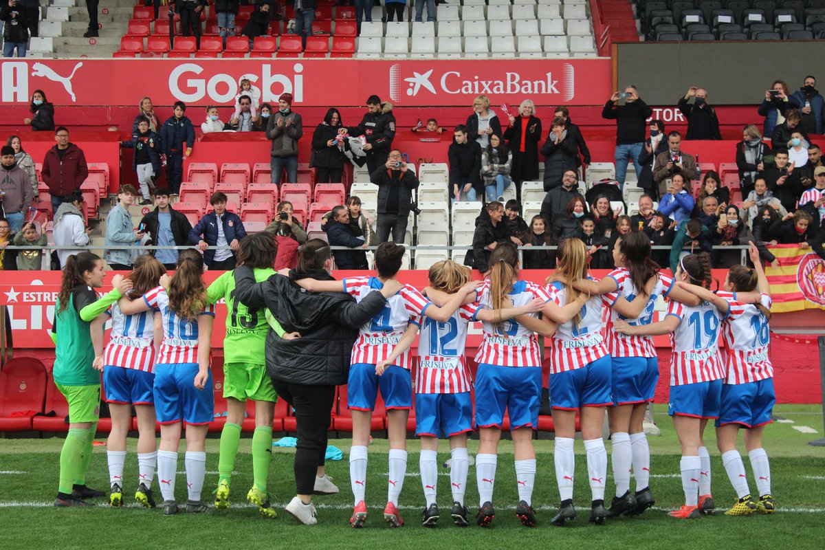 GironaFC's tweet photo. La màgia del futbol femení! ❤️

#GironaFemení #GironaFC #FutFem https://t.co/ULEEH1IrY7