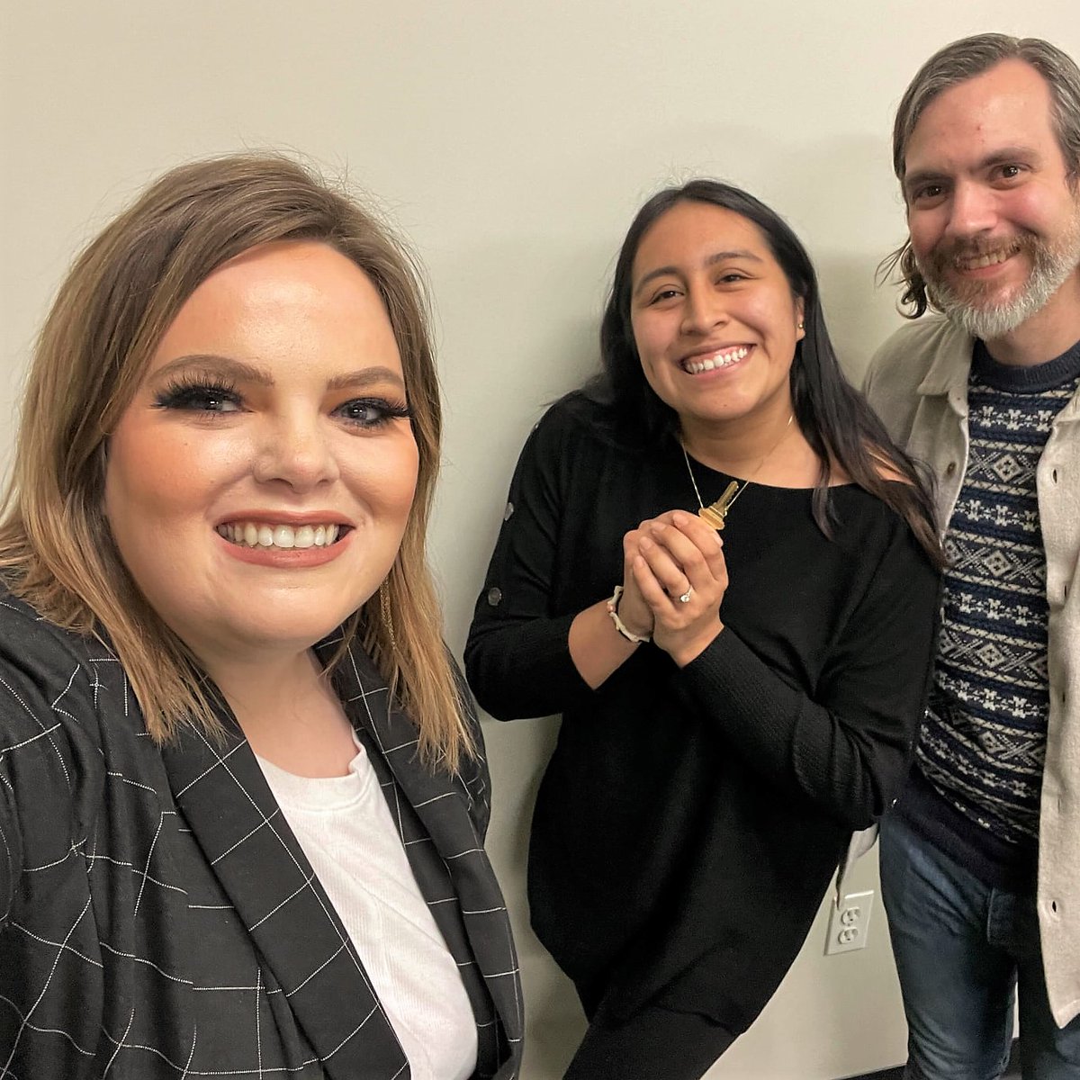 ACMlending's tweet photo. There's no better feeling for our Loan Officers than closing with satisfied clients! #Throwback to our very own Kayla Polychrones’ 1st purchase closing at #ACMLending. We love having you on the team Kayla! #HomebuyingHelp #MortgageHelp #PeopleFirst
👉 https://t.co/bTrxiHIiGN https://t.co/WxWrH4OzUS