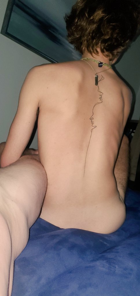 Durtybois's tweet photo. The tat on this beautiful durtboi simply drove me wild. Well, that and everything else.
#durtybois #followtheline #wayouttamyleague #teamexhib https://t.co/WwCHiUFqCp