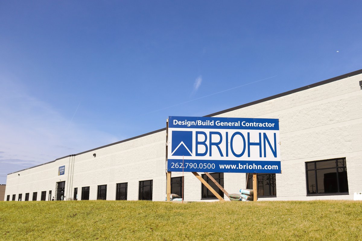 hungertaskforce's tweet image. Thank you to the talented team at @BriohnBuilding for helping transform a once-dated warehouse into a fully-operational, premier food bank – allowing Hunger Task Force to strengthen our service to Milwaukee and communities across Wisconsin! #wehavemoved #newaddress #construction