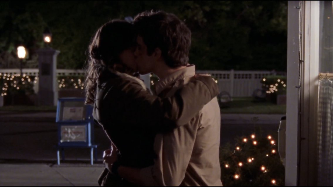 literatitslyric's tweet image. kiss me on the sidewalk
take away the pain